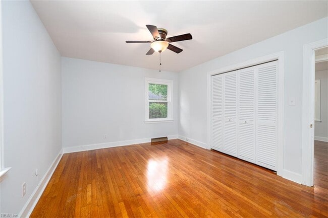 Building Photo - 5525 Greenefield Dr S