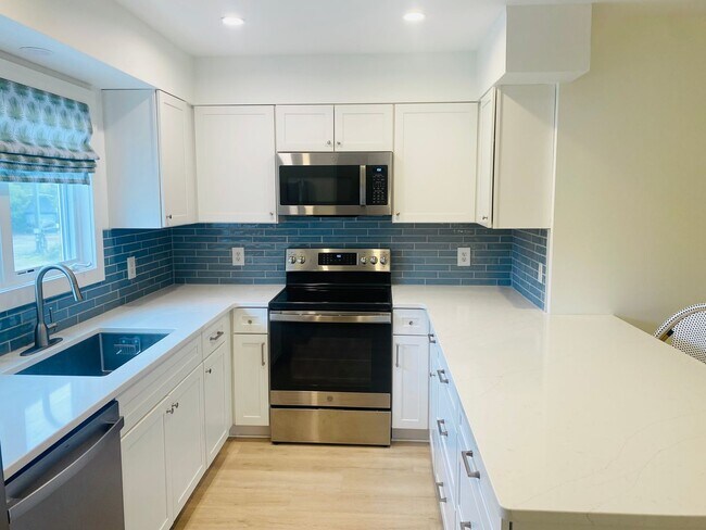 Building Photo - Winter Rental in Pine Knoll Shores