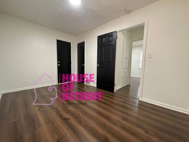 Primary Photo - SUMMER SPECIAL~ 3 BEDROOM 1.5 BATH~ FREE P...