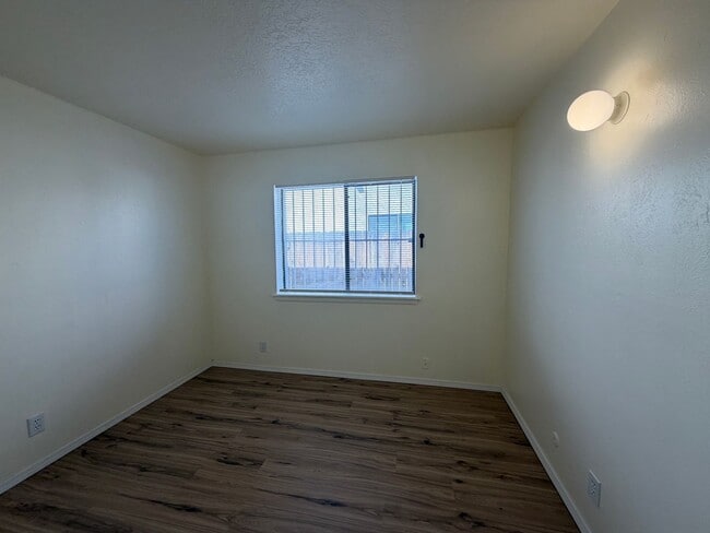 Building Photo - Louisiana Blvd SE-1125