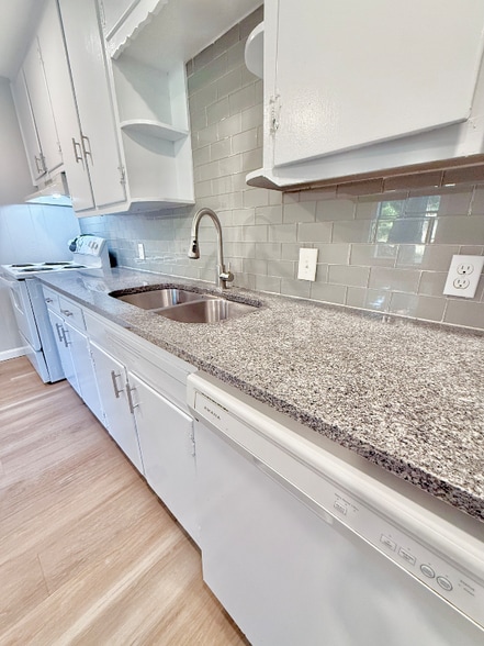 Building Photo - 428 E Elm St