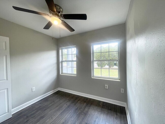 Building Photo - Sanford 3br Home ~ Freshly Painted ~ Tile/...