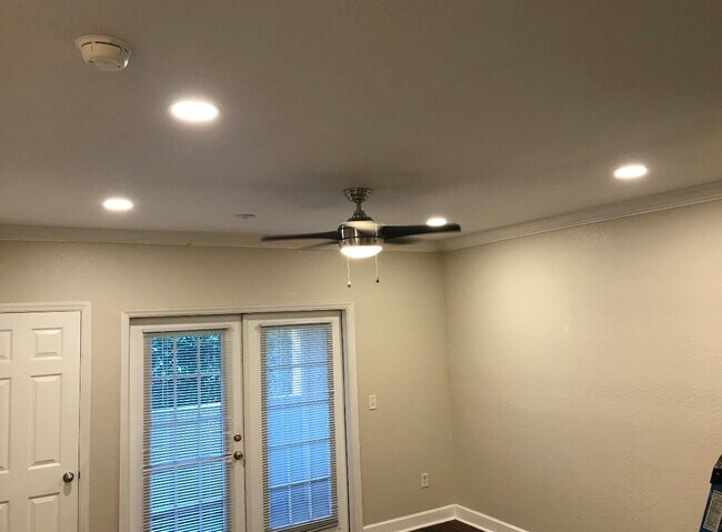 Building Photo - 202 E South St