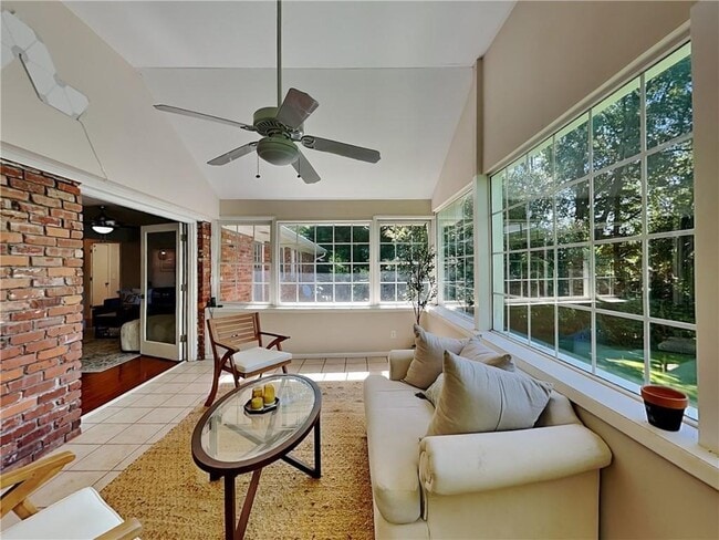 Building Photo - 456 Mark Ave