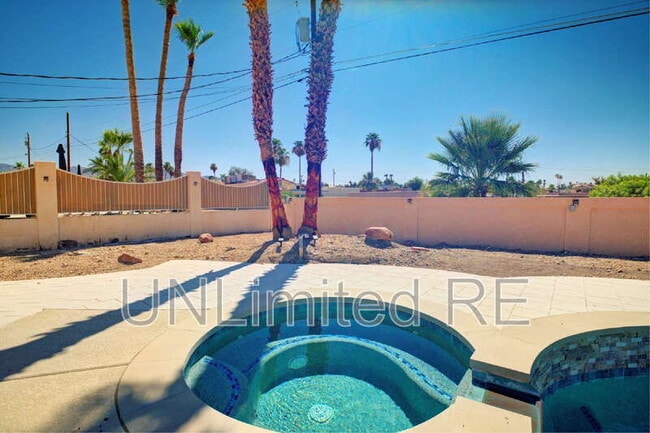 Building Photo - 304 Acoma Blvd S