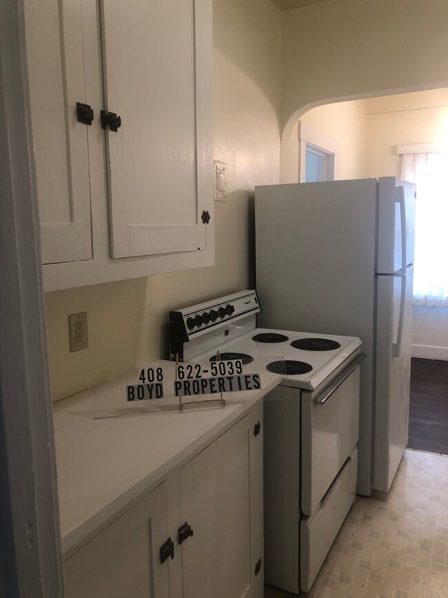 Building Photo - 708 N 1st St