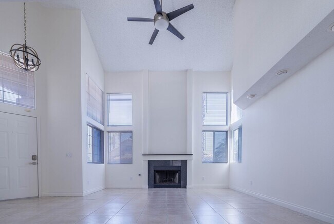 Building Photo - Newly Refreshed 4 Bedroom Home