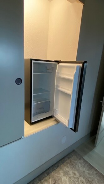 Building Photo - 2108 Valente Cir