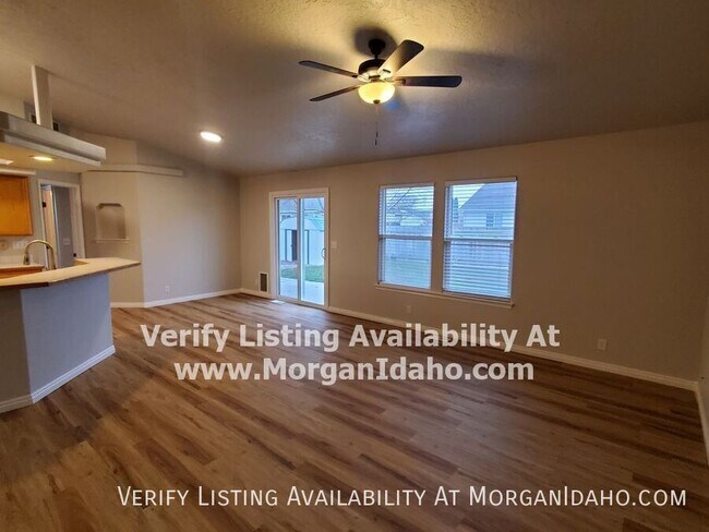 Building Photo - 521 S Valley Dr