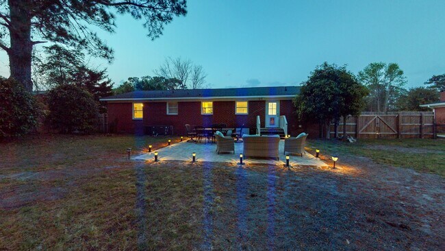 Building Photo - 110 Pinecliff Dr