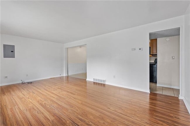 Building Photo - 117 Alpine Village Dr