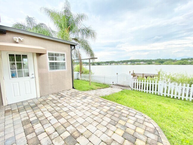Building Photo - Beautiful Lake View Home in Waterside Estate!
