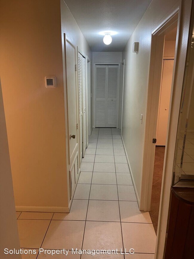 Building Photo - 3 br, 2 bath House - 3728 S SHERWOOD CIR