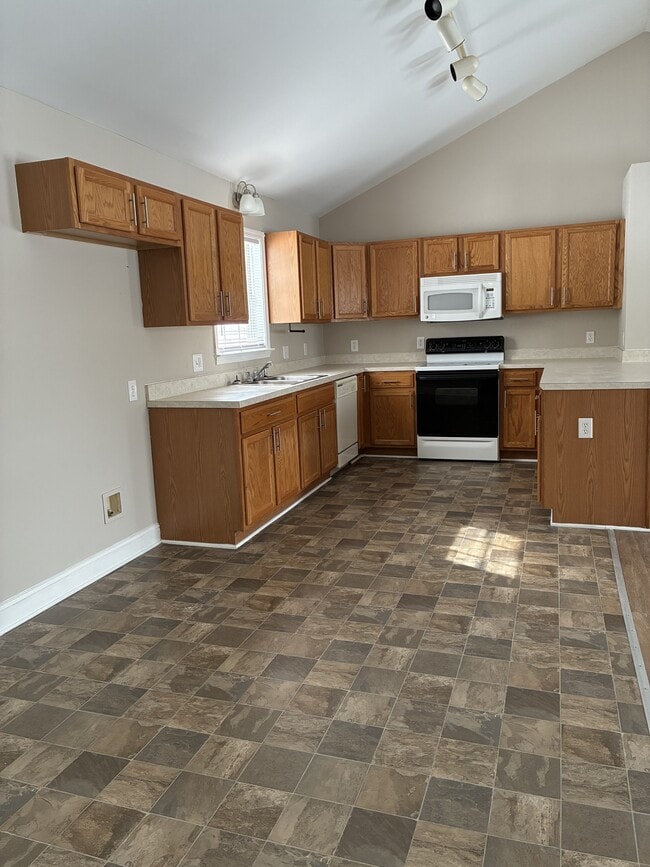 Building Photo - 231 Summerpine Pl