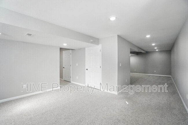 Building Photo - 6888 Lady Abigail Dr