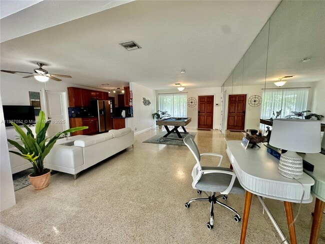 Building Photo - 2901 NW 9th Terrace