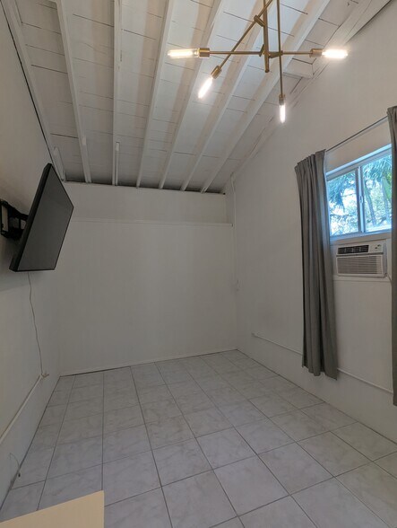Building Photo - 2551 Lincoln St