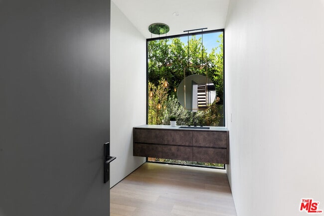 Building Photo - 434 Flores St