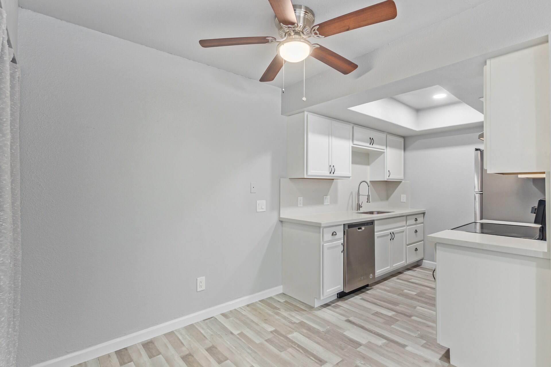 Dining/Kitchen - 2937 E Beck Ln