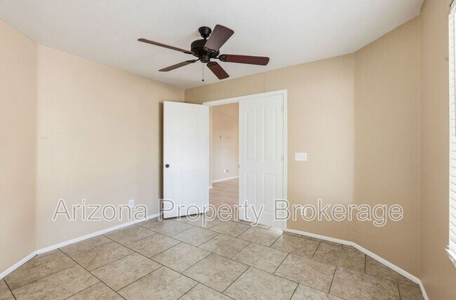 Building Photo - 919 E Monteleone St