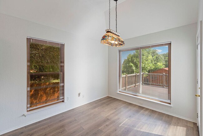 Building Photo - Beautiful 3 bedroom, 2 bathroom home in Southeast Austin!!!