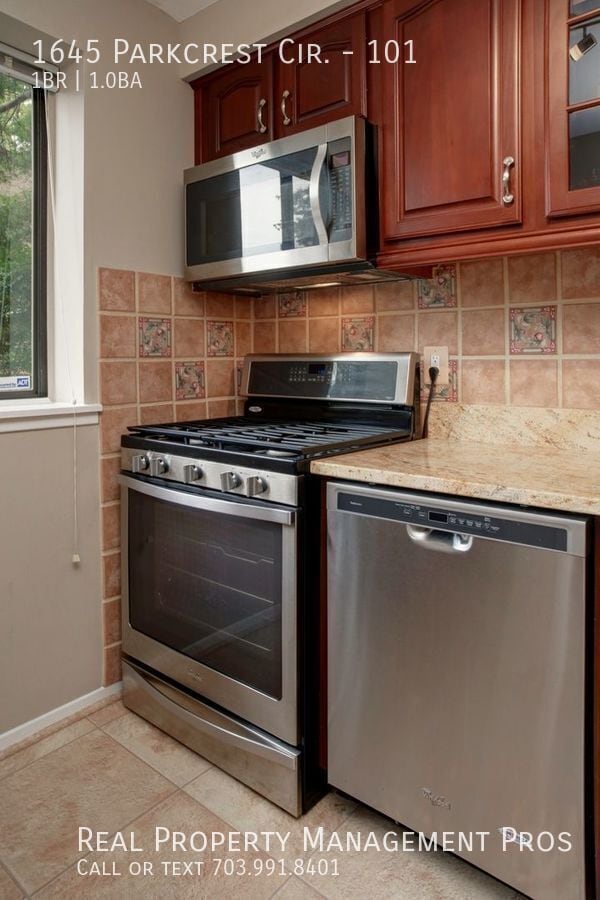 Building Photo - 1645 Parkcrest Cir