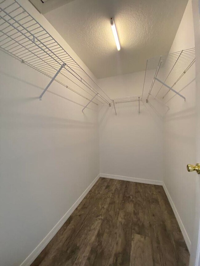 Building Photo - Spacious 3/2 in Holly Hill