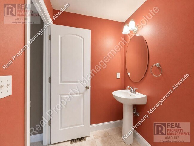 Building Photo - Prime Hudson Location: 3-Bed Townhouse Beside Benson’s Park