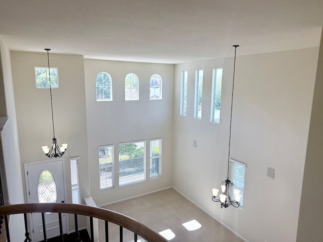 Building Photo - 5-Bed Gated Family Oasis | Prime Location & Backyard Space