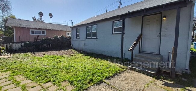 Building Photo - 460 N Washington St