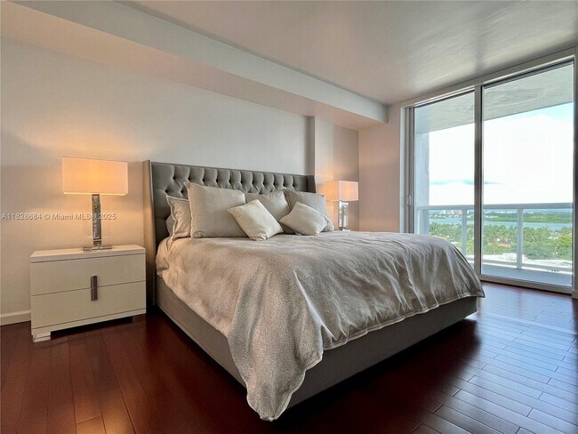 Building Photo - 10275 Collins Ave