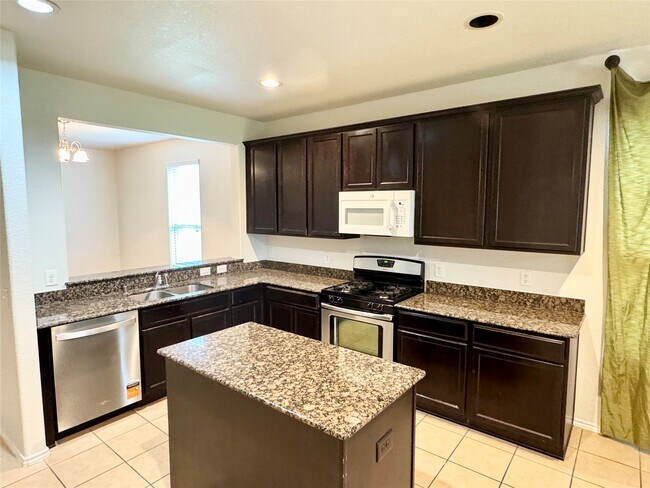 Building Photo - 1331 S Maple Dr