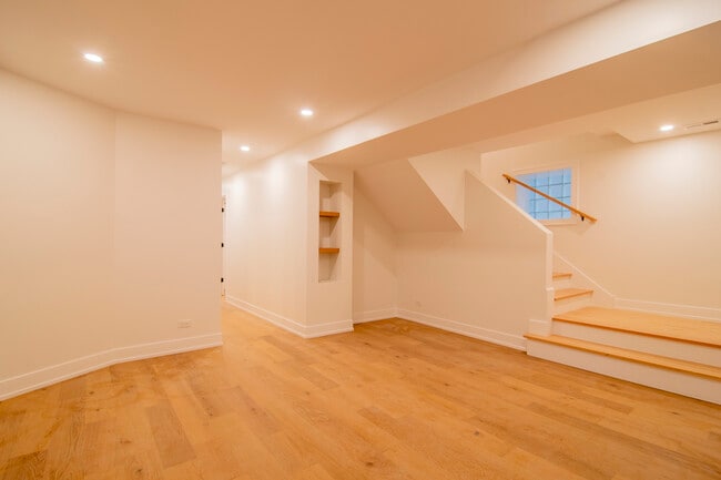 Building Photo - 3720 N Racine Ave