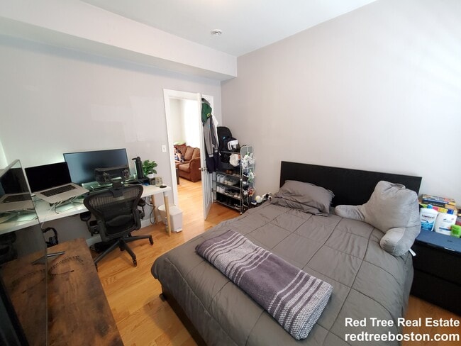 Building Photo - 83 Newbury St