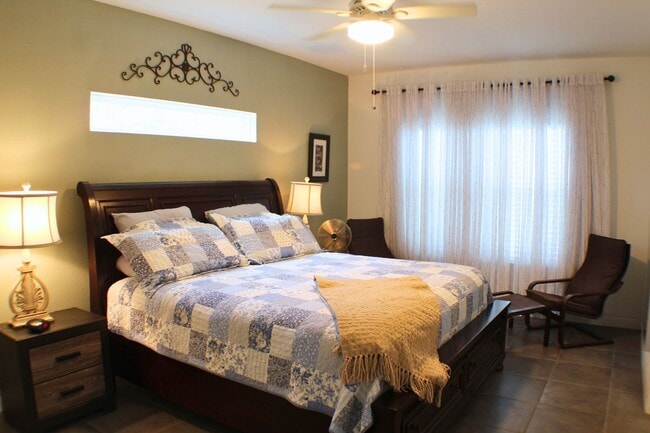 Building Photo - CANYON LAKE HILLS