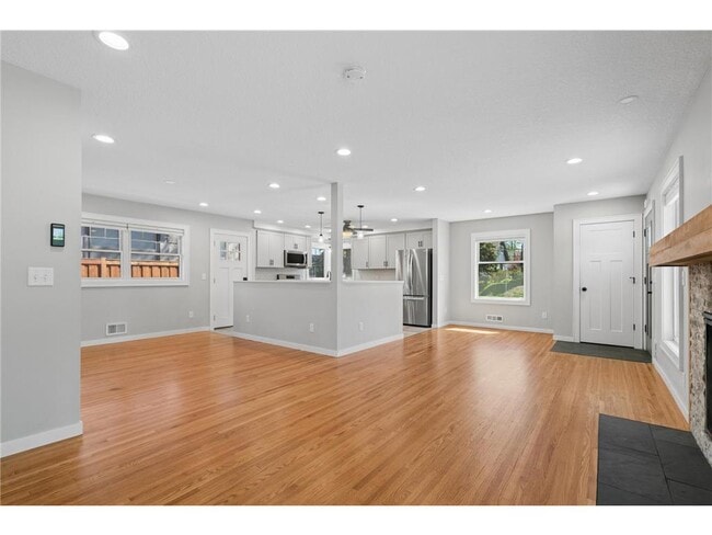 Building Photo - 3100 W 55th St