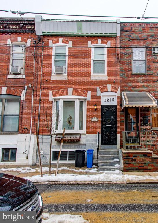 Building Photo - 1215 Daly St