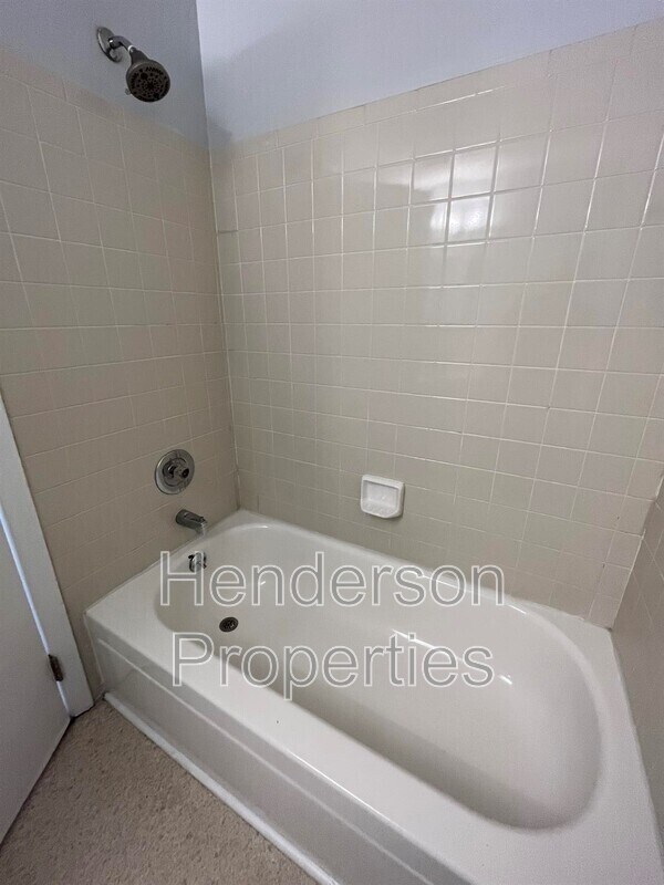 Building Photo - 9501 Shannon Green Dr