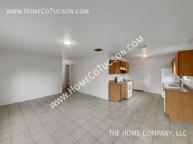 Building Photo - 750 W 41st St