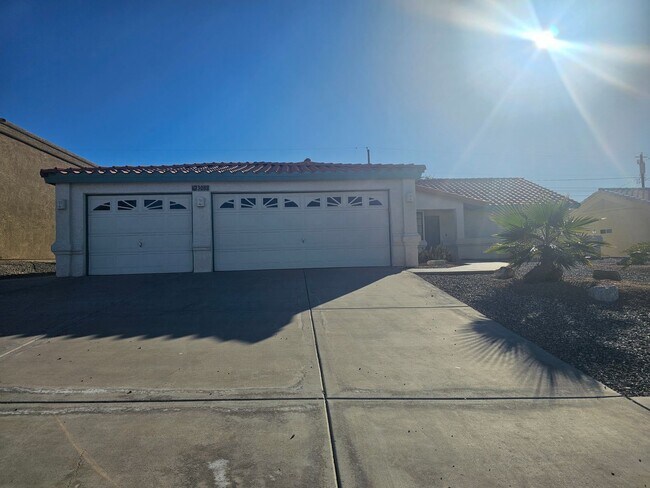 Building Photo - Unfurnished Long Term Pool & Spa