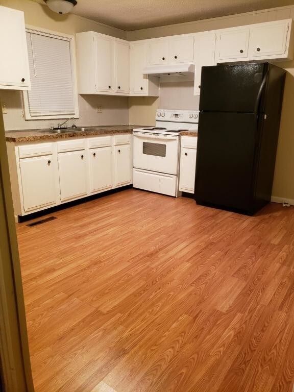 917 N.BROADWAY ST. 917 Broadway Herington KS 67449 Apartment Finder