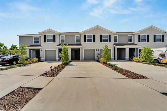 Primary Photo - 17641 Crescent Moon Lp