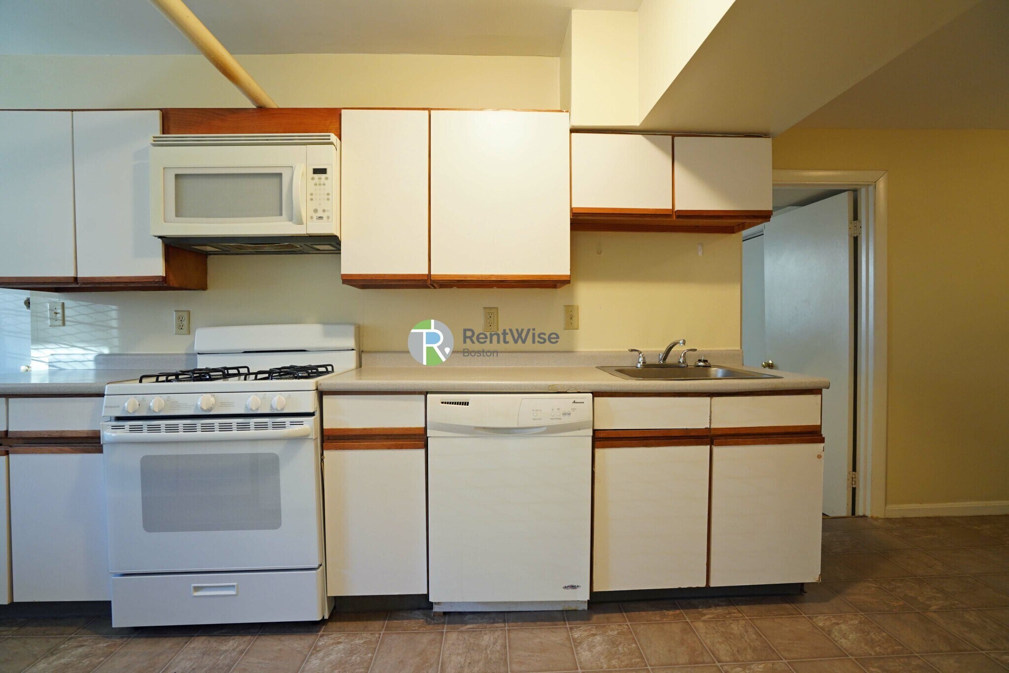 Building Photo - 230 Fuller St