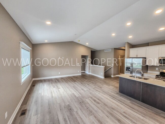 Building Photo - Brand New 4 Bedroom, 3 Bath 3 car garage Home in Waukee with a 3-Car Garage