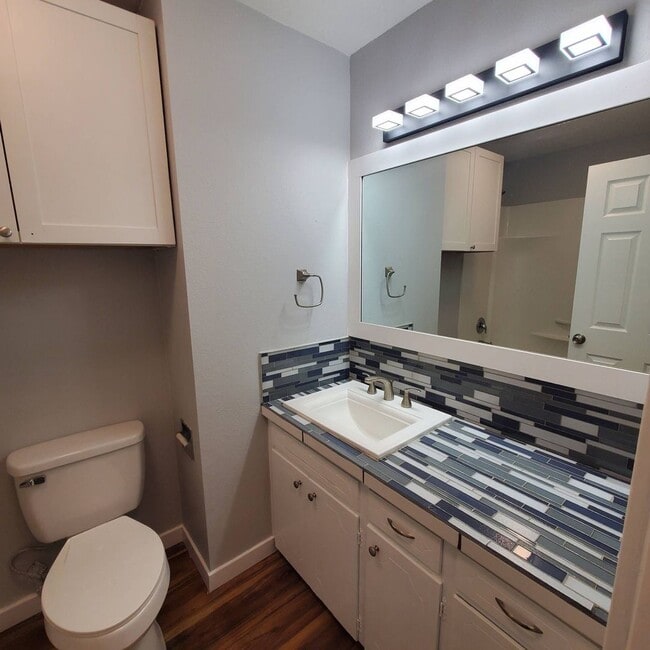 Building Photo - Pet Friendly Single level, 3 bed: 2 bath home with an open yard area and 2 car garage