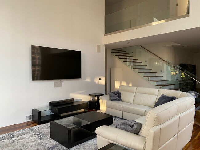 Building Photo - 7478 Avenida De Palais