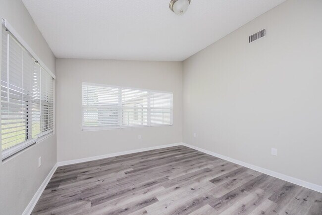 Building Photo - 911 San Rafael Way