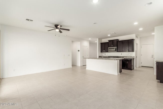 Building Photo - 18012 W Pierson St