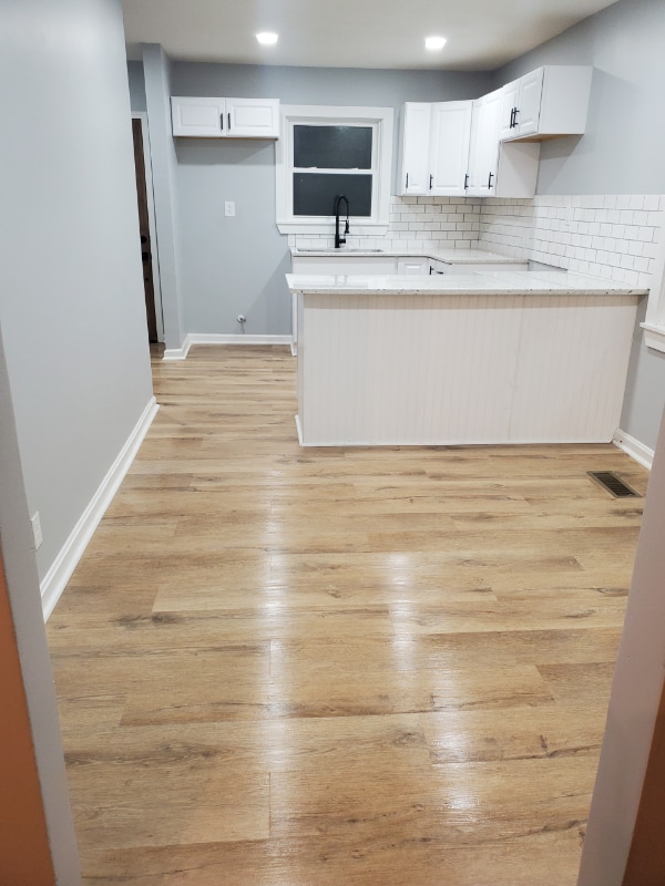 Building Photo - 619 Pinewood Ave