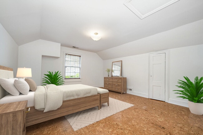 Building Photo - 2035 Chesterfield Ave